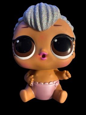 LOL Surprise Glitter-Top Lil Kitty Queen Doll with Pink Diaper